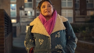 Netflix представил трейлер комедийного сериала «Too Much» с актёрами из «Белого лотоса»