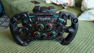 Лучшие прямоприводные рули и аксессуары для симуляторов гонок в 2025 году