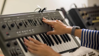 Независимые музыканты против стриминговых сервисов: недовольство растет