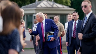 Трамп хочет зарегистрировать своё имя для мобильных услуг