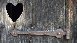 Долгое сидение со смартфоном в туалете может привести к серьезным проблемам со здоровьем