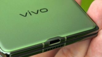 Vivo X Fold5 показали до анонса: USB-C порт толще раскрытого смартфона