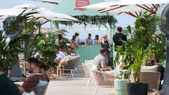 Рекламная индустрия празднует в Каннах, несмотря на угрозу ИИ