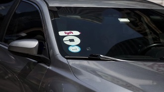 Нью-Йорк утвердил повышение зарплат для водителей Uber и Lyft на 5%