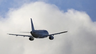 Российский самолет SJ-100 совершил первый длительный перелет на отечественных двигателях