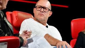 Материалы о сделке Джони Айва и OpenAI удалены из-за спора о товарном знаке