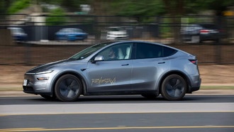 Tesla запустила долгожданный сервис роботакси с осторожным стартом