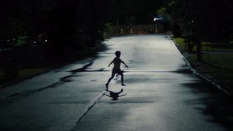 Новый трейлер фильма «Оружие» усиливает атмосферу ужаса