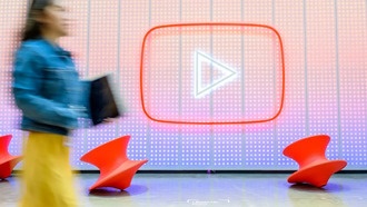 Австралийский регулятор требует отменить исключение для YouTube из запрета соцсетей для подростков