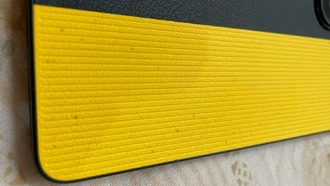 Пользователь обнаружил плесень на задней панели смартфона Xiaomi Poco X7 Pro