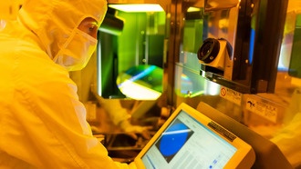 Micron начала поставки первых образцов памяти LPDDR5X, произведённых по технологии EUV