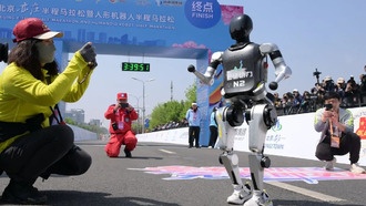 Китайский стартап Noetix Robotics увеличил продажи после успеха робота на марафоне