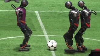 В Китае прошёл первый футбольный матч автономных роботов — выглядело это забавно