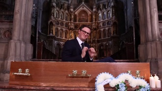 Блогер оформил собственную смерть ради возврата денег за авиабилет