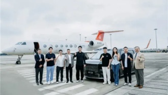 ZEEKR 009 Glory Collector's Edition: роскошный электромобиль с золотыми акцентами начал поставляться первым владельцам