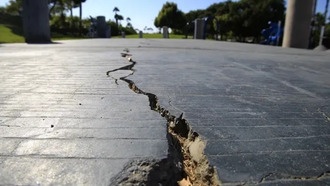 В Японии зафиксировано 1500 землетрясений за две недели: жителей эвакуируют