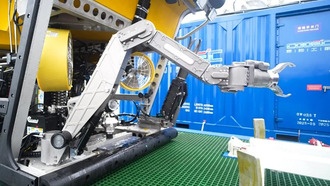 Китай представил первый роботизированный манипулятор для глубоководных работ