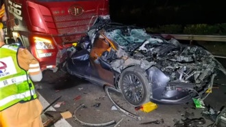 Китайский электрокар Leapmotor C11 выдержал лобовое столкновение с грузовиком