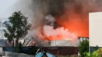 Пожар на заводе по переработке литиевых батарей в Испании продолжается третий день