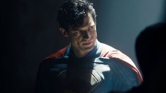 Новый исполнитель роли Супермена Дэвид Коренсвет защищает мрачную версию Зака Снайдера и Генри Кавилла