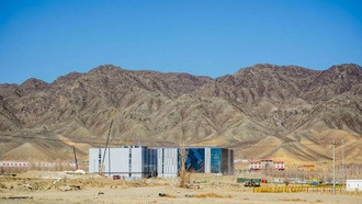 Китай строит в пустыне крупнейший AI-кластер с чипами Nvidia, несмотря на санкции США