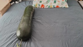 В Китае стало популярно спать с тыквой для охлаждения, но врачи предупреждают об опасности