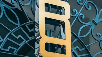 Land Rover Range Rover представил новый логотип с зеркальными буквами R