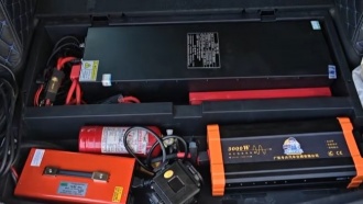 Автолюбитель превратил бензиновый автомобиль в гибрид: кондиционер работает при выключенном двигателе