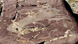 Исследование раскрыло, как древние изображения лосей превратились в стилизованных волкоподобных существ