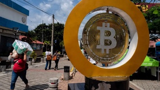 Биткоин откатился после рекордного роста