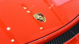 Владелец Porsche отказался от ремонта за 3 млн рублей, но сервис потребовал 70 тысяч за осмотр