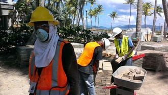 Исследование: главная причина разницы в зарплатах мигрантов — доступ к высокооплачиваемым работам