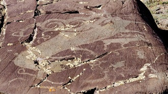 Древние петроглифы с лосями в Монголии показывают 12 000-летнюю трансформацию от реализма к волкоподобным символам