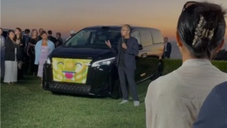 Фарадей Фьючер представила MPV SuperOne с огромным экраном вместо решётки радиатора