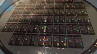 Инженеры успешно интегрировали квантовые лазеры в кремниевые чиплеты