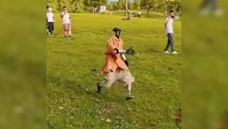 Дядя Бот: китайский робот в человеческой одежде стал сенсацией в соцсетях