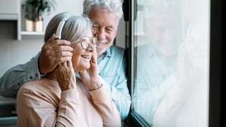 Музыкальная терапия улучшает состояние пациентов с деменцией