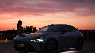 Xiaomi представила подсветку шасси YU7 за 9990 рублей