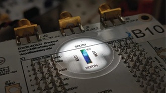 Создан первый в мире гибридный чип, объединяющий фотонику, электронику и квантовые вычисления