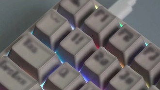 Клавиатура с «пиксельным» дизайном в стиле Half-Life 1