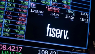 Акции Fiserv упали сильнее всего с 2000 года из-за слабого роста в бизнесе с торговыми точками