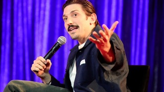 Крупнейшие комедийные подкастеры приводят свою аудиторию в Netflix