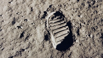 Ошибка в физике: почему лунные роверы застревали в пыли