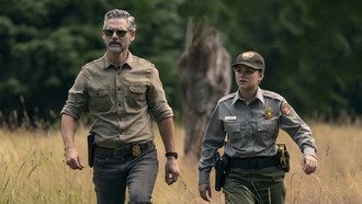 Netflix продлил мини-сериал «В глуши» на второй сезон