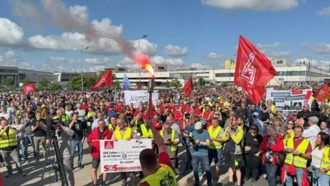 Более 12 000 сотрудников ZF Group вышли на протесты против сокращений и снижения зарплат