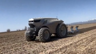 Китайский автономный робот-трактор Honghu T70 показали на видео