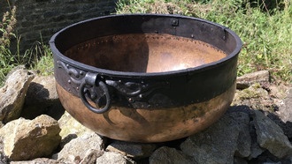 Археологи воссоздали древний котёл железного века, раскрыв секреты мастерства металлургов