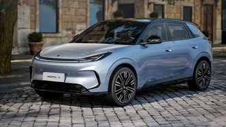 Arcfox представила интерьер нового электромобиля T1 с ценой от 700 000 рублей