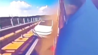 Пара выжила в жуткой аварии с грузовиком и сразу подала заявление на регистрацию брака