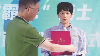 Гуманоидный робот поступил в докторантуру театрального вуза